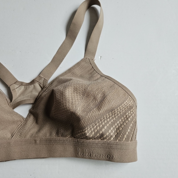 Lululemon Awake to Lace Bra Size 34B in Softsand/Crepe - Picture 2 of 10
